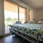 Studio Avec Jardin, Piscine Et Parking