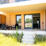 Studio Avec Jardin, Piscine Et Parking